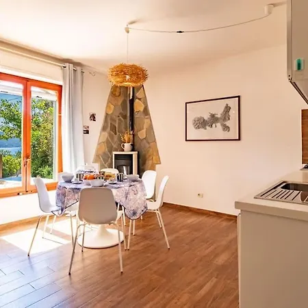 Scirocco Est * Lacona